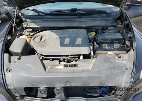 2015 Jeep Cherokee Latitude z USA, uszkodzony, nr VIN 1C4PJMCS5FW764349